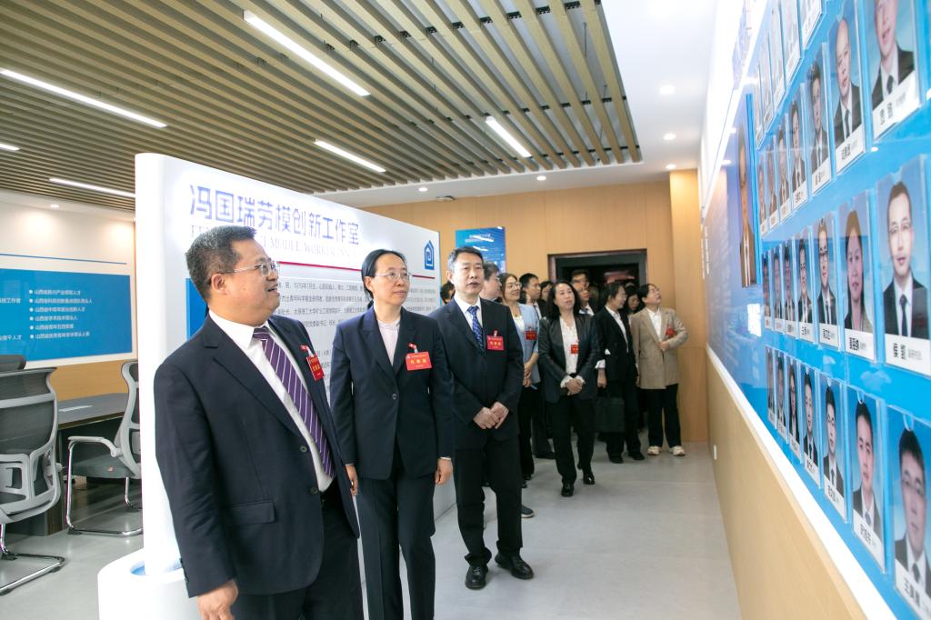劳模领航启新程 匠心筑能谱新篇—新葡的京举行冯国瑞劳模创新工作室揭牌仪式